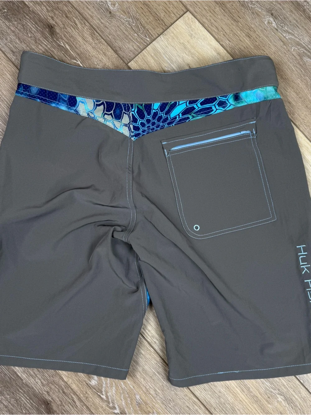 Huk men swim